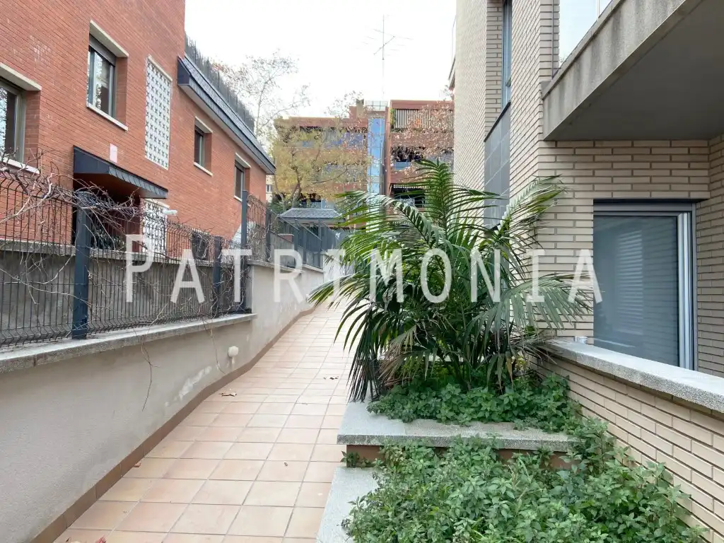 Vista exterior de Piso en venta en Barcelona