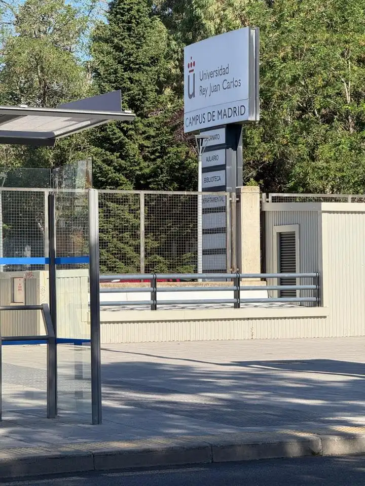 Vista exterior de Pis en venda en Madrid amb Calefacció i Terrassa