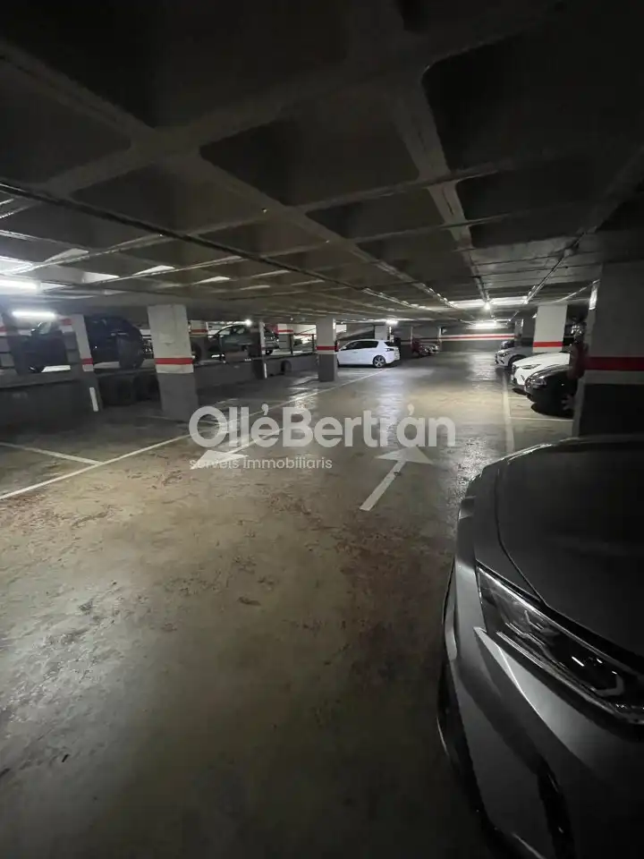 Parkplatz von Garage zur Miete in Badalona