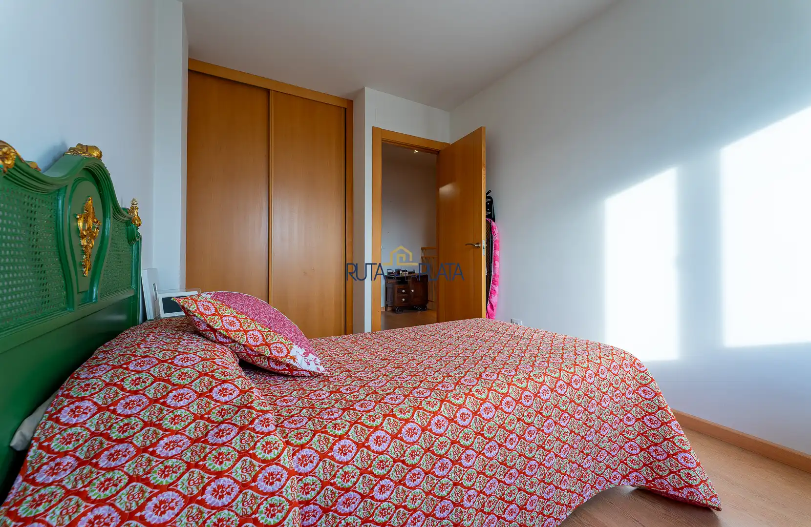 Habitación de Casa adosada en venta en Roales con Calefacción, Jardín privado y Alarma