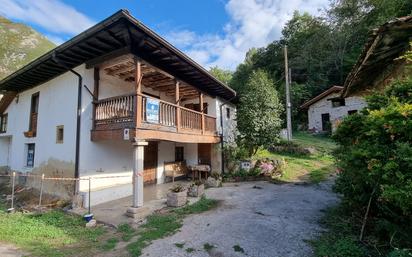 Außenansicht von Einfamilien-Reihenhaus zum verkauf in Amieva mit Terrasse