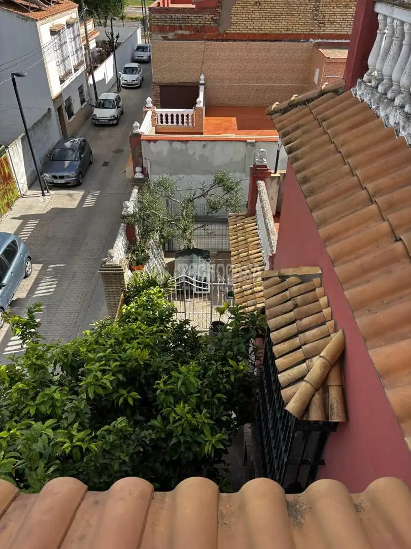Vista exterior de Casa o xalet en venda en Alcalá de Guadaira amb Aire condicionat i Terrassa