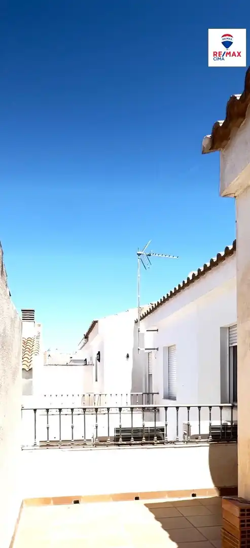 Außenansicht von Einfamilien-Reihenhaus zum Verkauf in Zújar mit Heizung und Terrasse