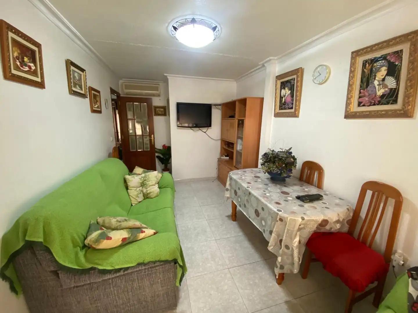 Sala de estar de Piso en venta en Torrevieja con Aire acondicionado, Amueblado y Balcón