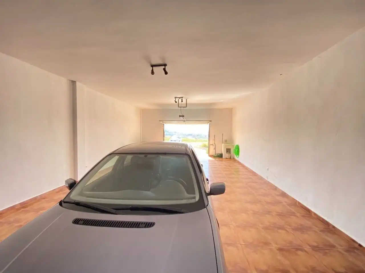 Aparcament de Casa o xalet en venda en Torrox amb Aire condicionat, Jardí privat i Traster