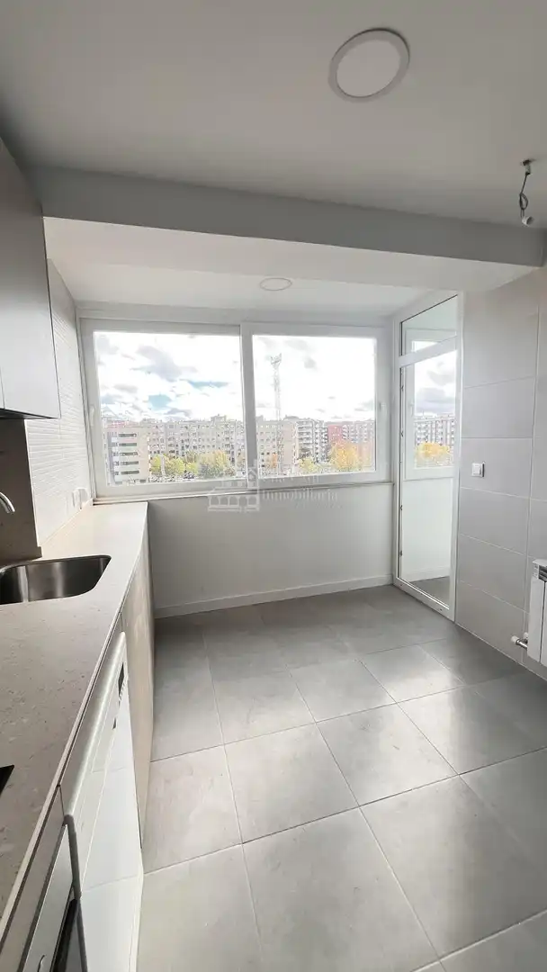 Schlafzimmer von Wohnung zur Miete in Salamanca mit Heizung, Terrasse und Balkon