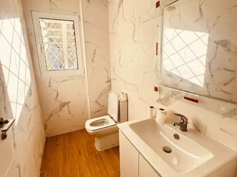 Baño de Local de alquiler en Cabañas de la Sagra con Aire acondicionado, Calefacción y Parquet