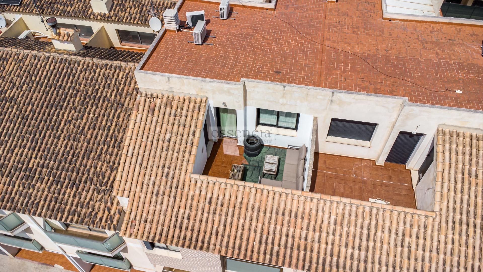 Vista exterior de Àtic en venda en Miramar amb Aire condicionat, Terrassa i Balcó