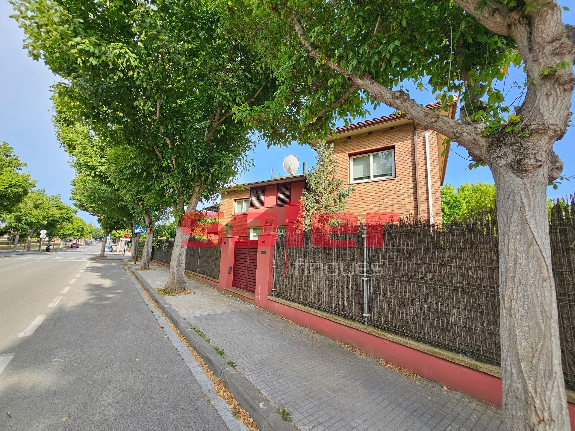 Vista exterior de Casa o xalet en venda en Sant Cugat del Vallès amb Aire condicionat, Calefacció i Traster