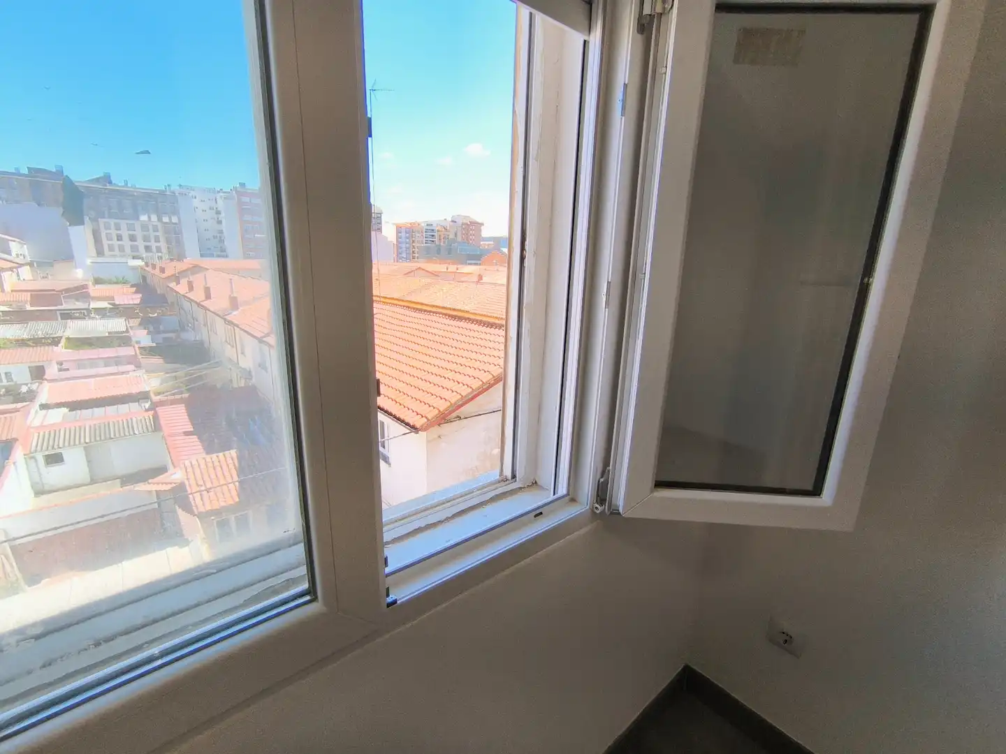 Balcony of Flat for sale in Palencia  with Air Conditioner, Heating and Parquet flooring