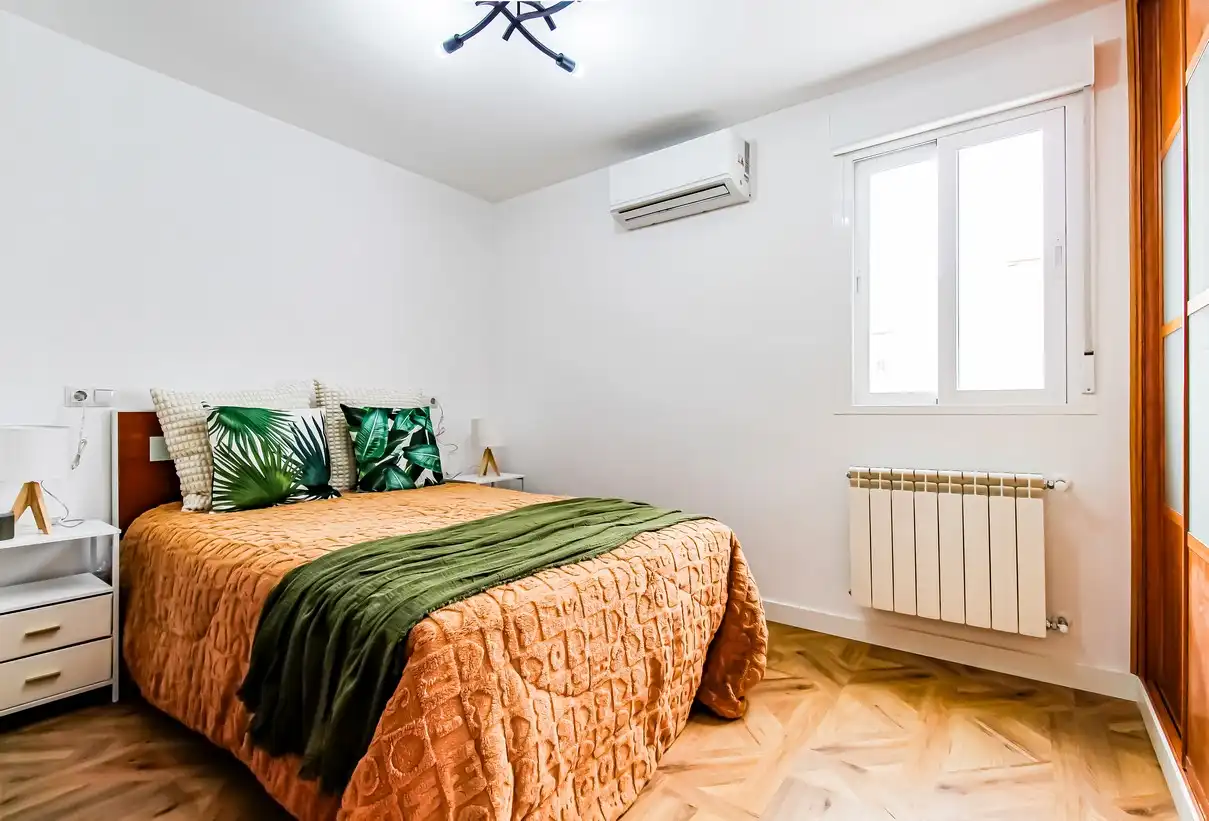 Bedroom of Flat for sale in Madrid  with Air Conditioner, Heating and Terrace