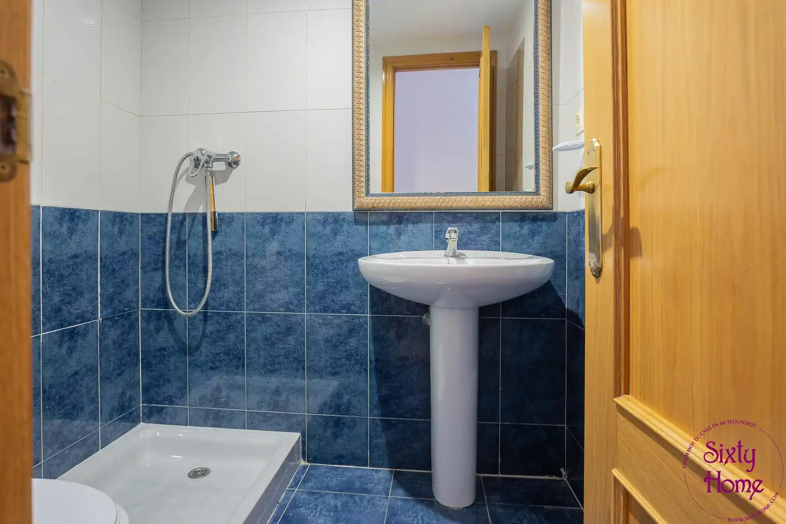 Bathroom of Flat for sale in Zaragoza  with Heating, Parquet flooring and Terrace