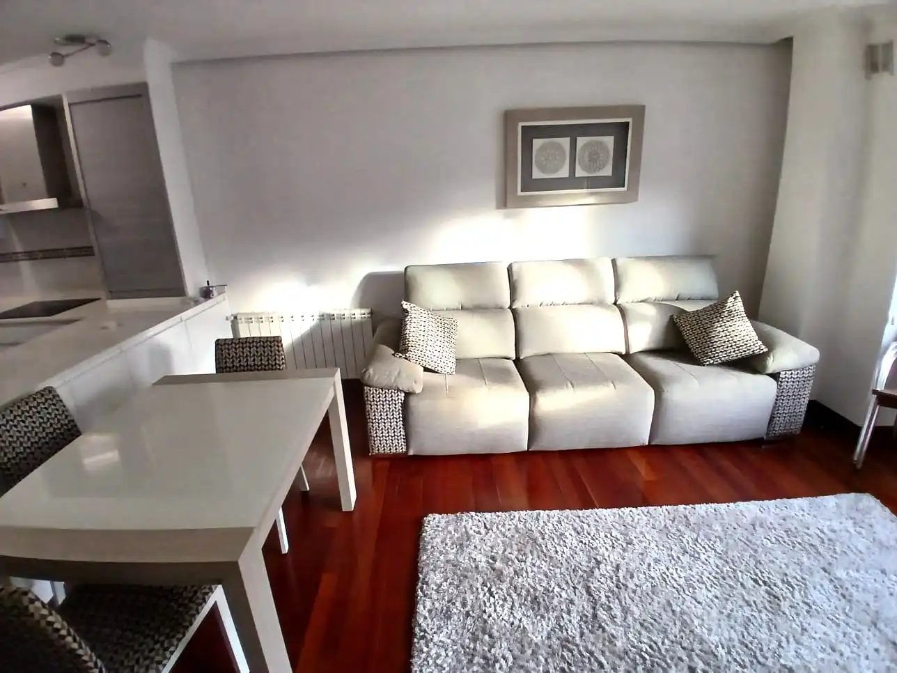 Sala d'estar de Pis en venda en Bárcena de Cicero amb Calefacció, Moblat i Piscina comunitària