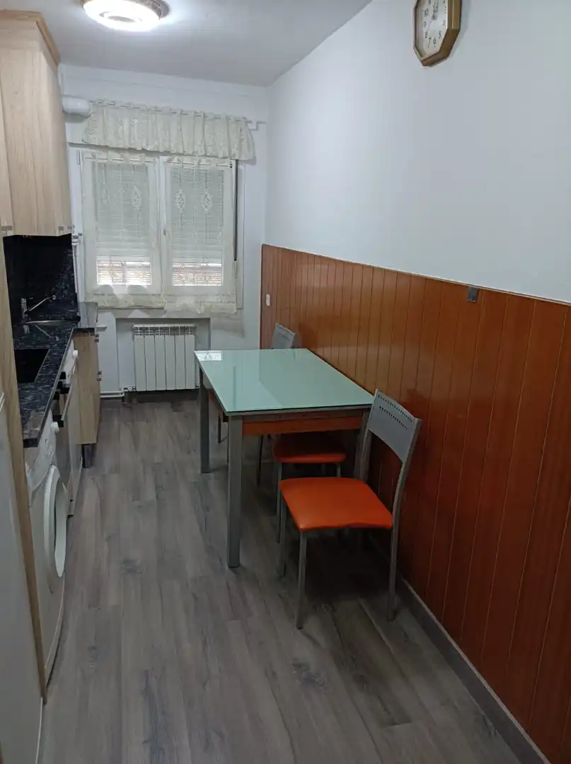 Dining room of Flat for rent in Oviedo   with Heating, Furnished and Oven