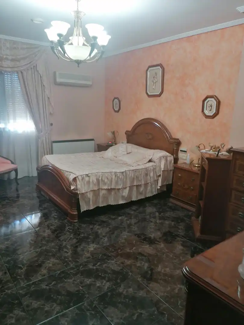 Schlafzimmer von Einfamilien-Reihenhaus zum Verkauf in Martos mit Klimaanlage, Heizung und Terrasse