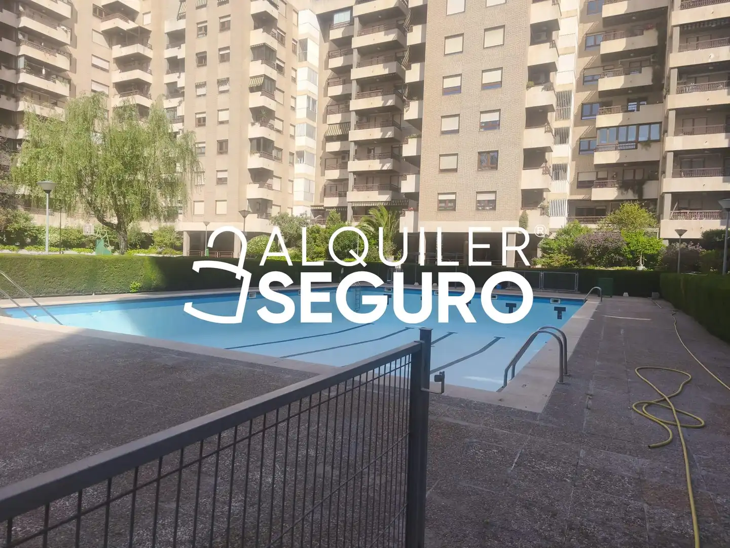 Swimming pool of Flat for rent in Zaragoza  with Air Conditioner, Heating and Terrace