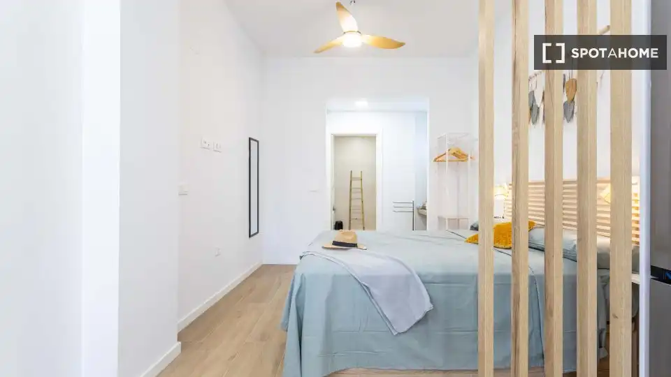 Bedroom of Flat for rent in Valencia  with Air Conditioner, Heating and Furnished