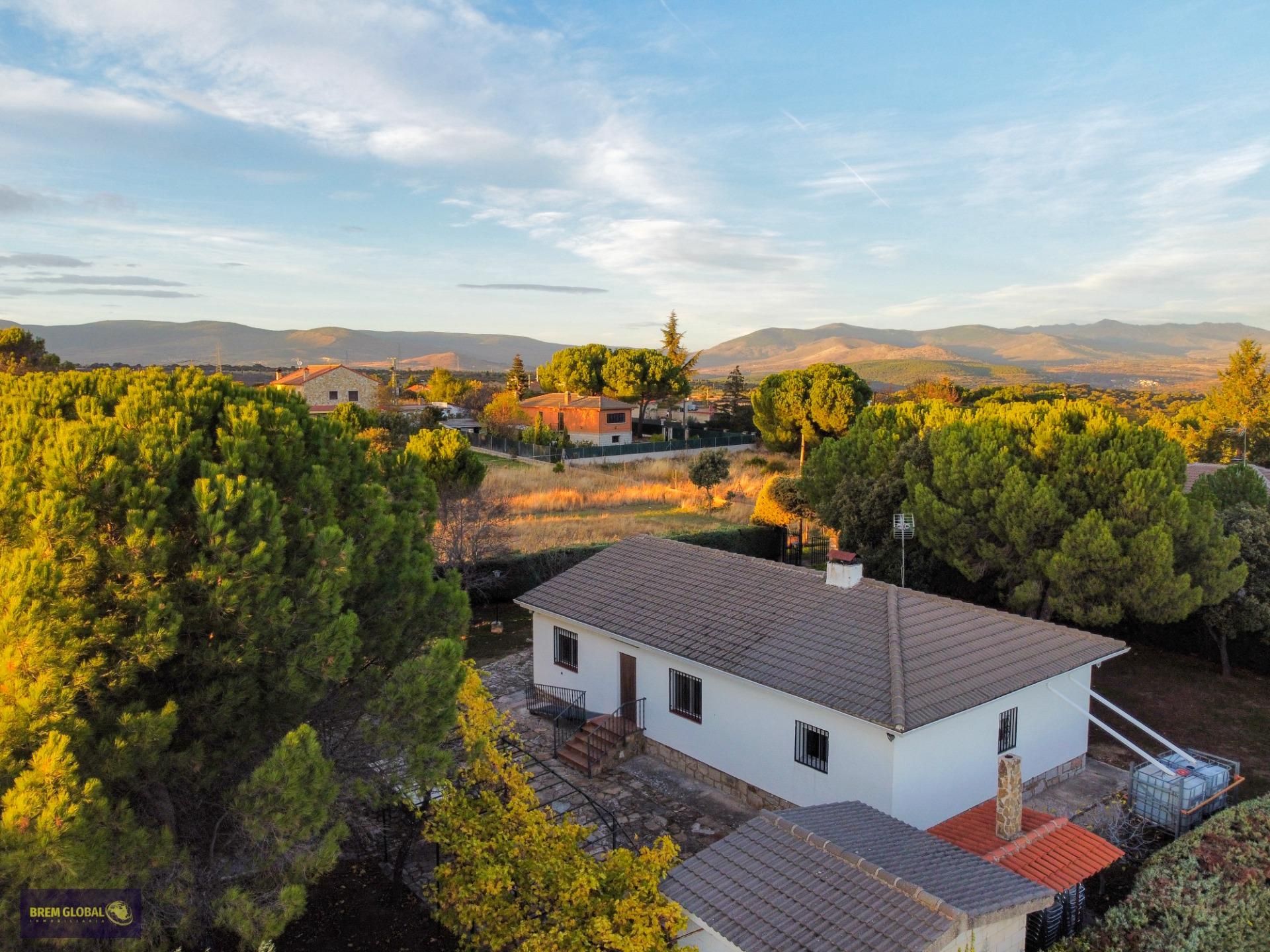Vista exterior de Casa o xalet en venda en Puentes Viejas amb Jardí privat i Traster