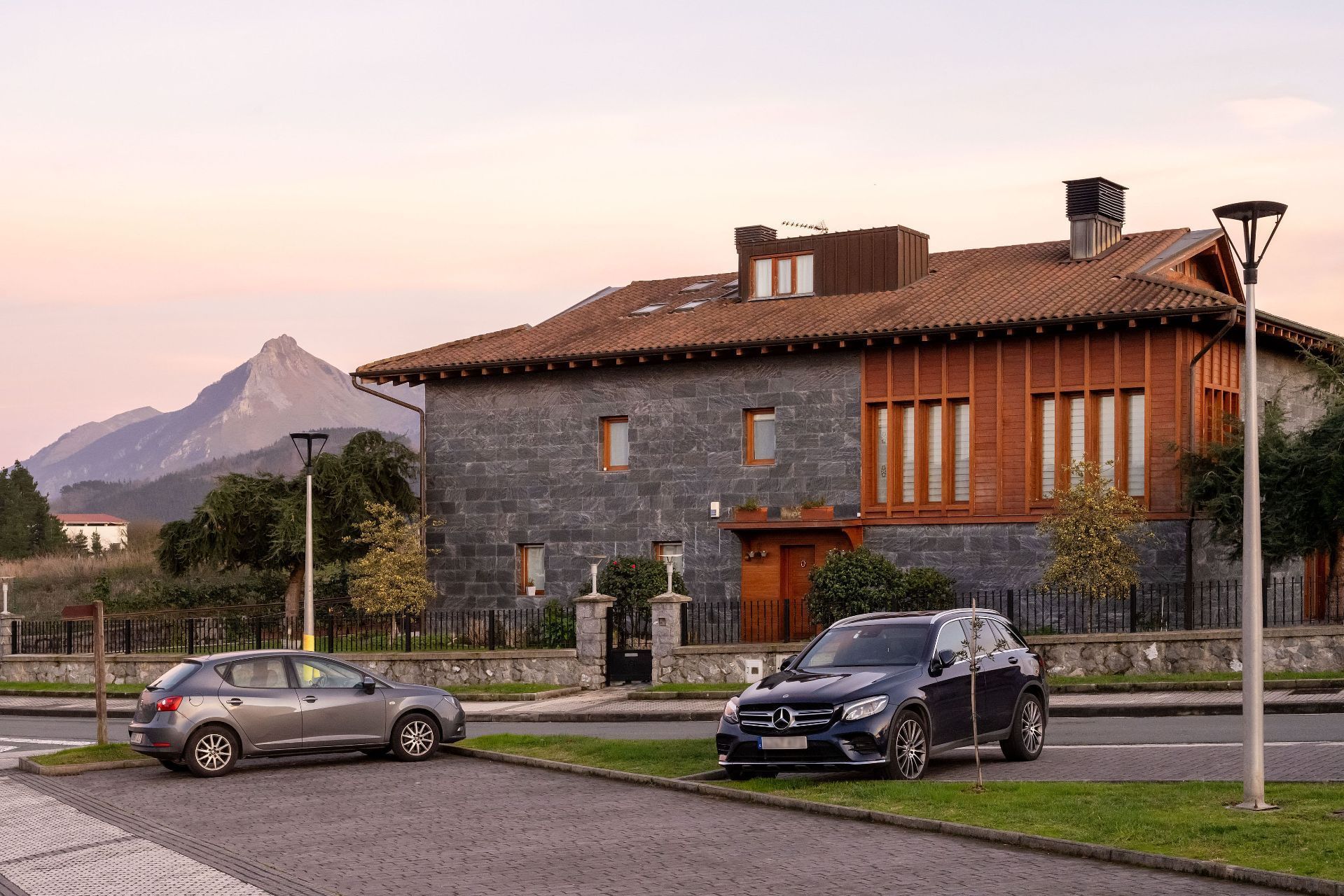 Vista exterior de Casa o xalet en venda en Olaberria amb Calefacció, Jardí privat i Terrassa