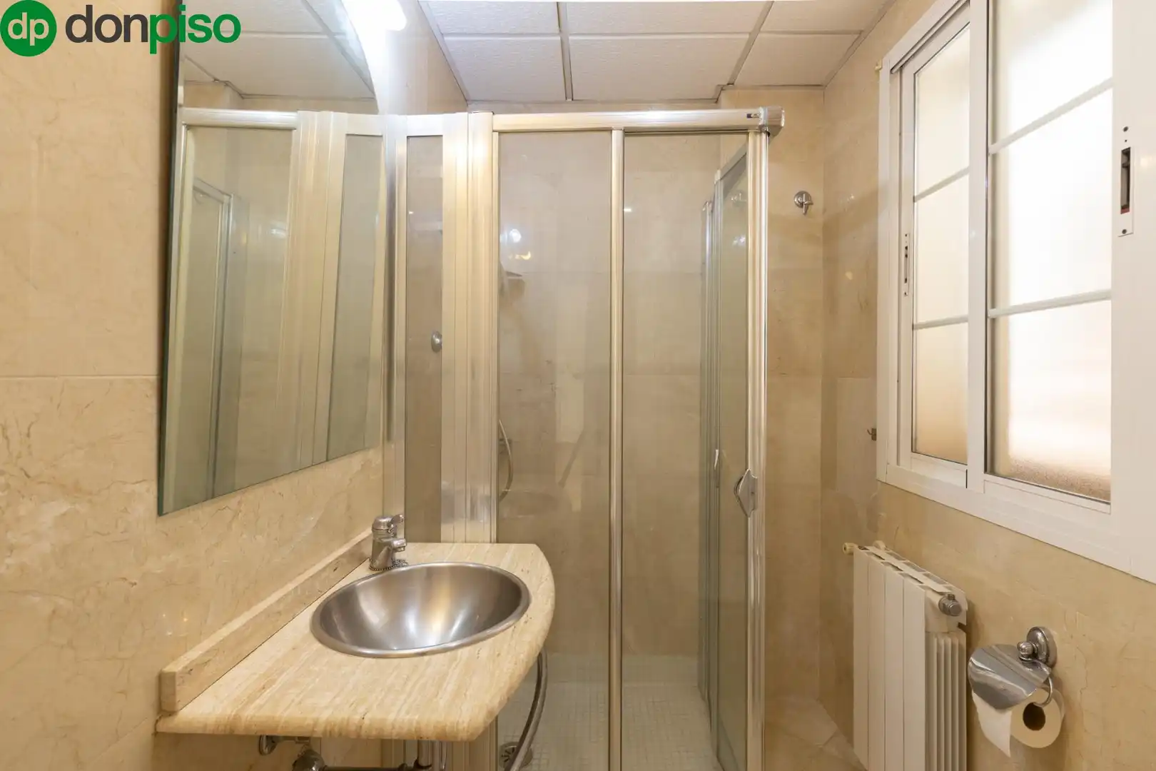 Badezimmer von Einfamilien-Reihenhaus zum Verkauf in Granada mit Klimaanlage, Heizung und Terrasse