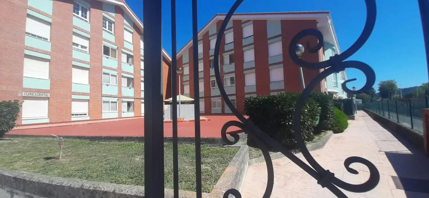 Vista exterior de Pis en venda en Bárcena de Cicero amb Calefacció, Traster i Moblat