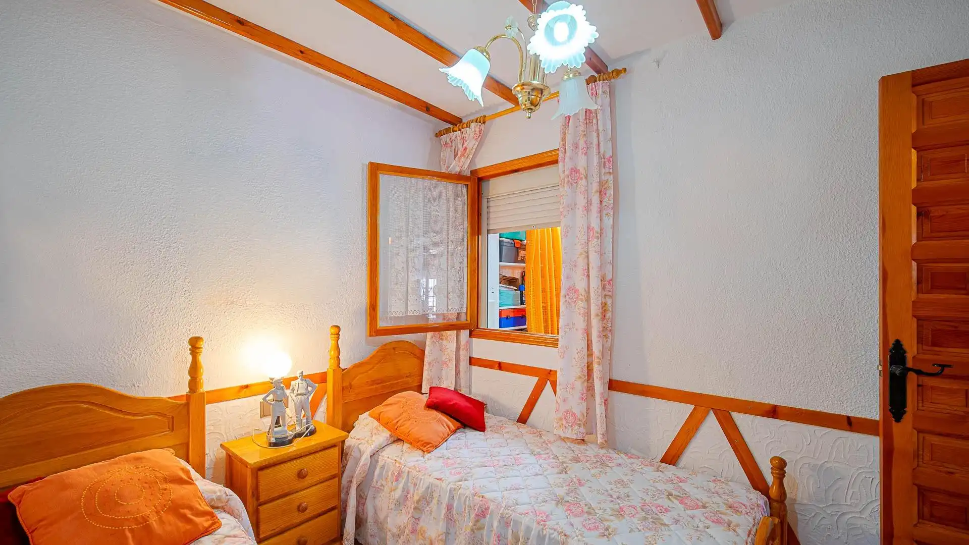Habitación de Casa adosada en venta en Torrevieja con Aire acondicionado, Terraza y Amueblado