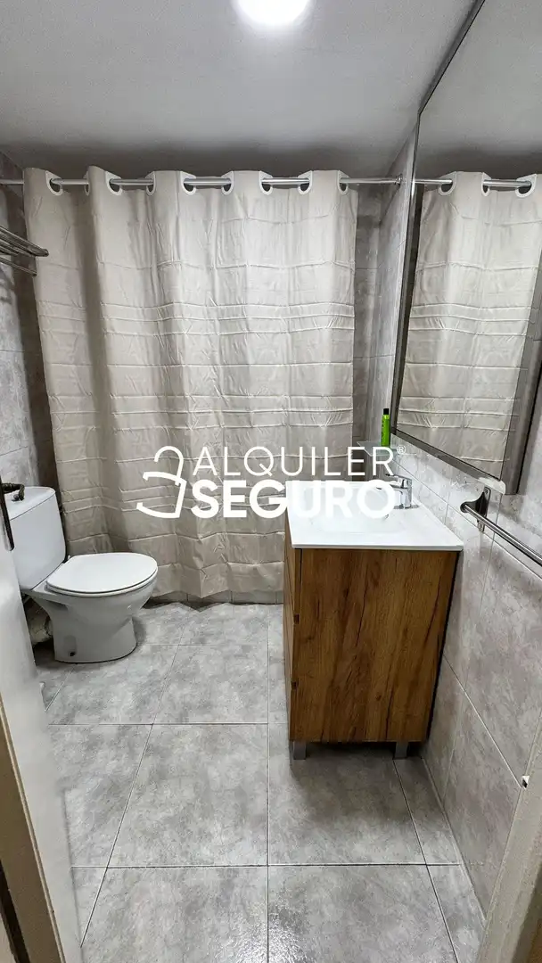 Bany de Pis de lloguer en Córdoba amb Aire condicionat i Moblat