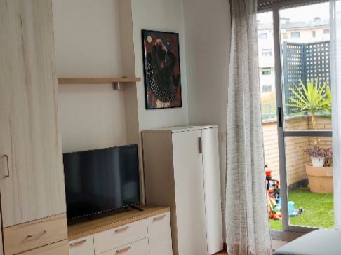 Sala d'estar de Local en venda en Lardero amb Aire condicionat, Terrassa i Moblat