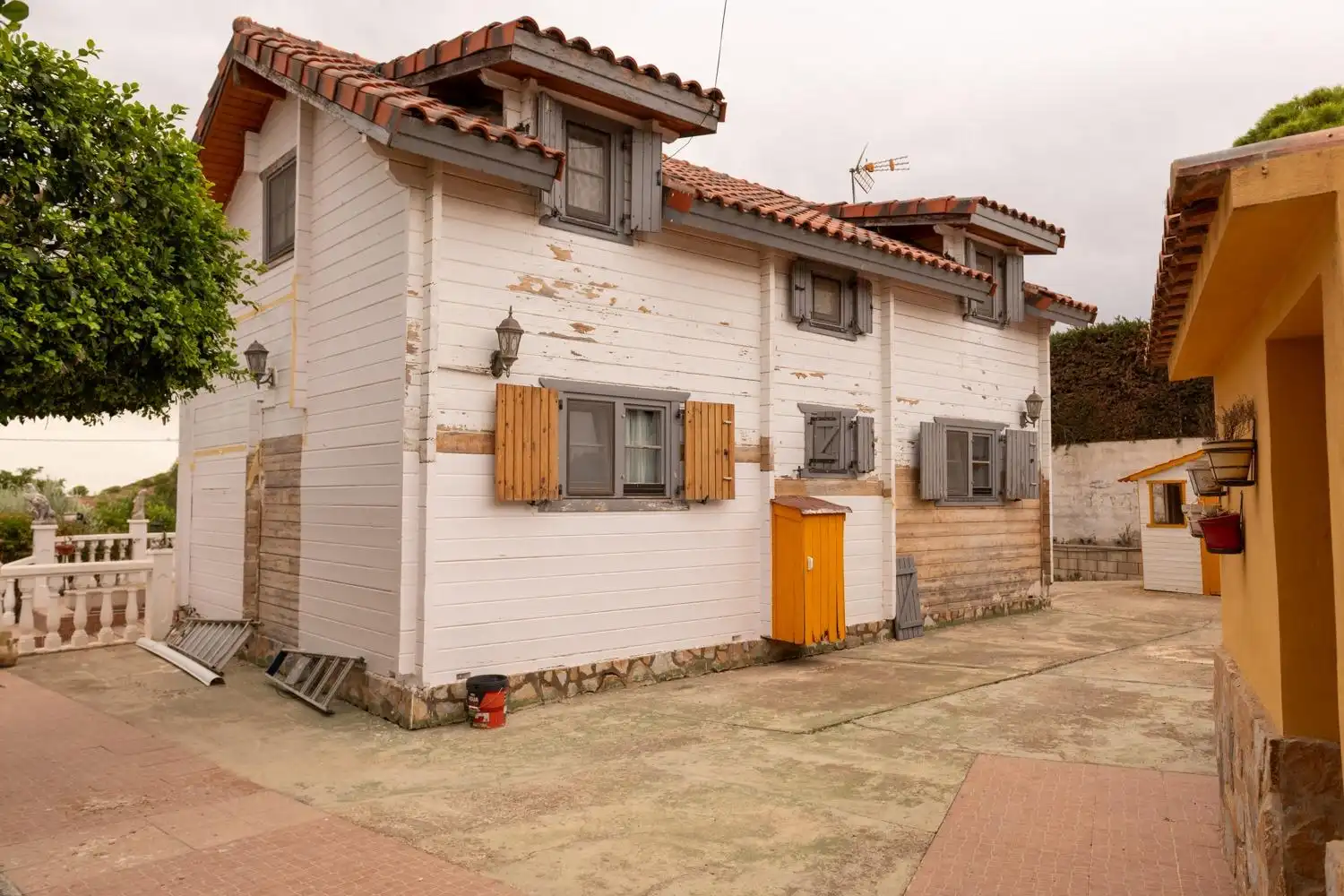 Vista exterior de Casa o xalet en venda en Alicante / Alacant amb Aire condicionat, Calefacció i Jardí privat