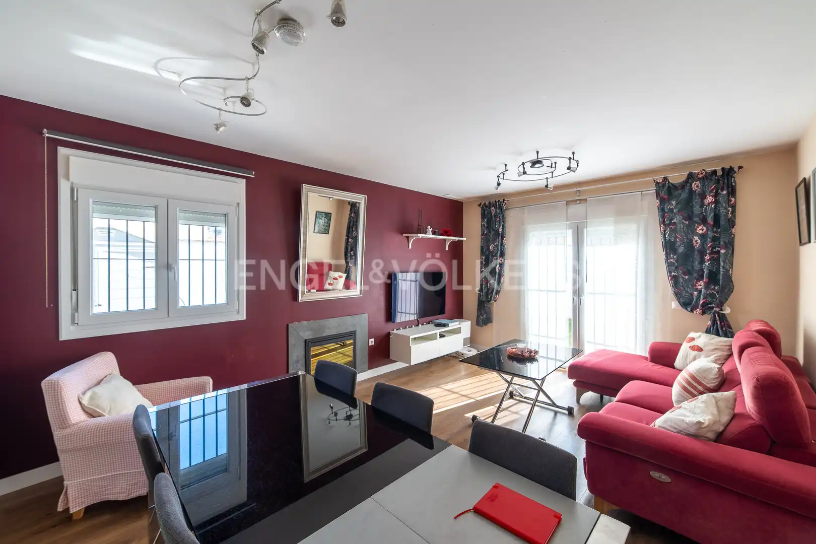 Vista exterior de Casa o xalet en venda en San Fernando amb Calefacció, Jardí privat i Terrassa