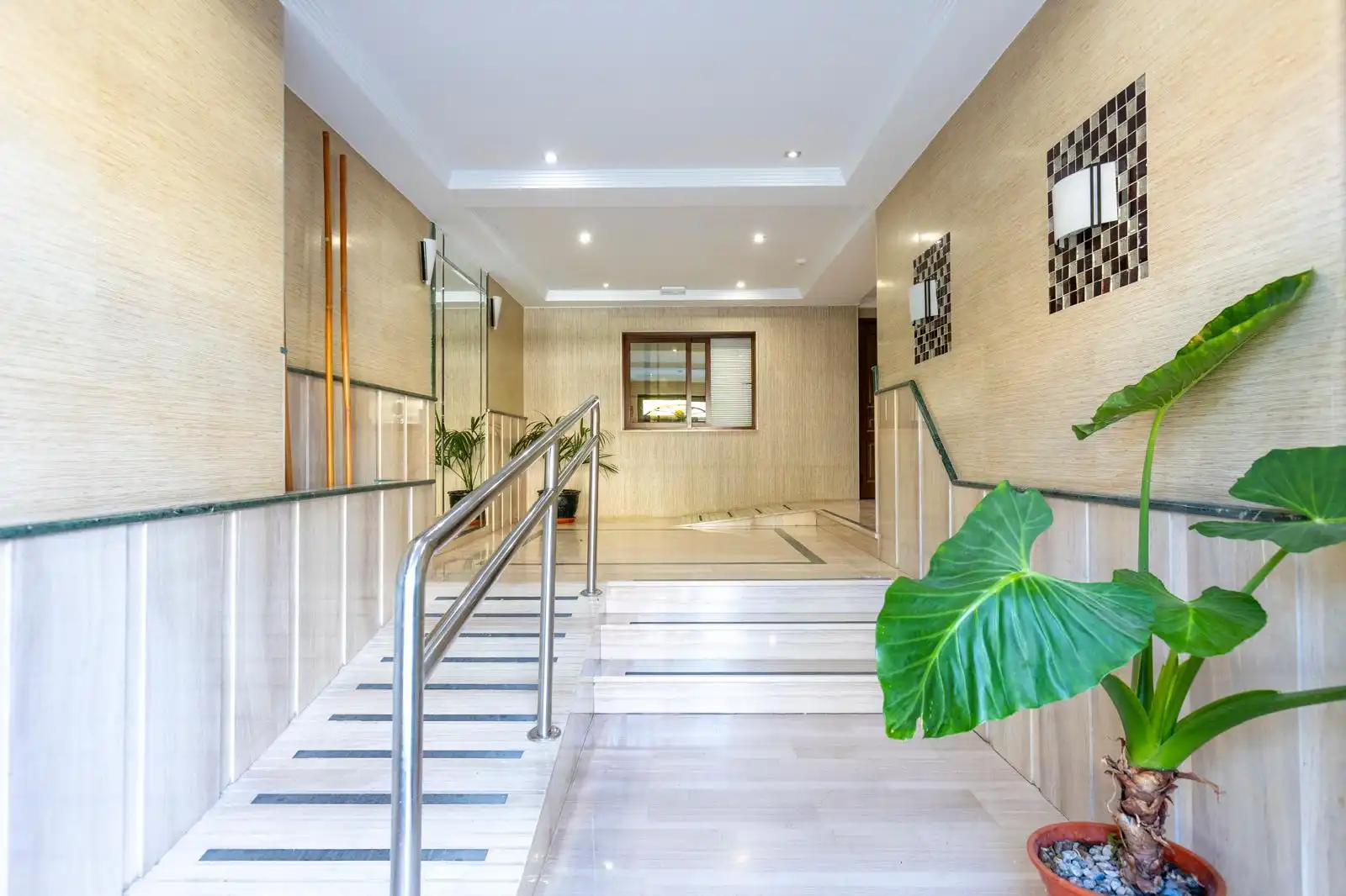 Piso de alquiler en Torrenueva Costa con Aire acondicionado, Terraza y Amueblado