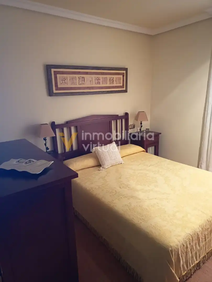 Habitación de Casa o chalet en venta en Lucena con Piscina y Amueblado