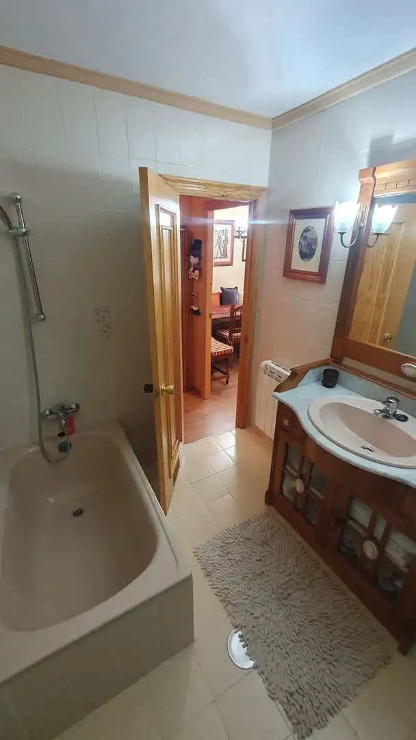 Baño de Piso en venta en Lena con Calefacción y Piscina