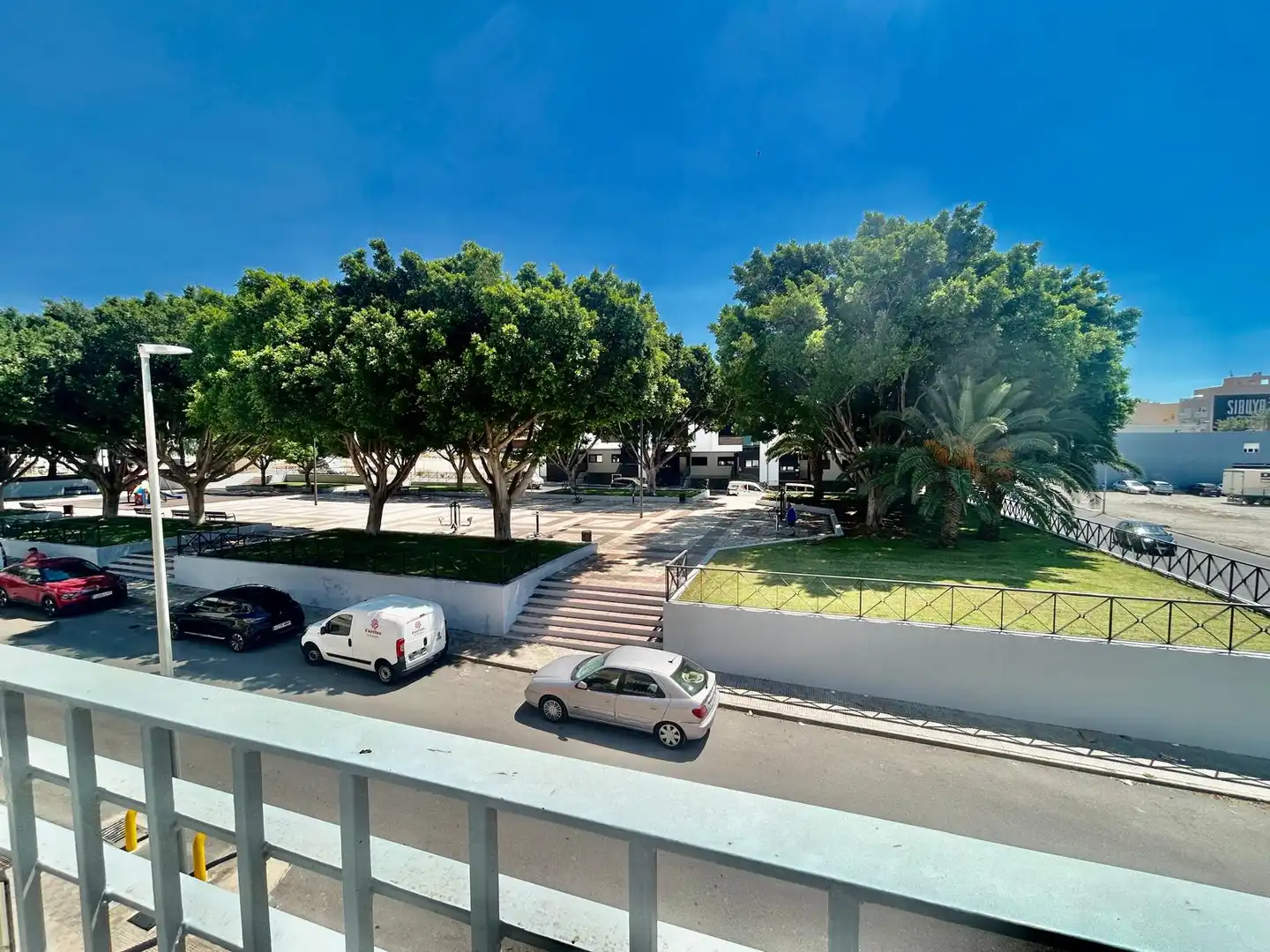 Vista exterior de Casa adosada en venta en Roquetas de Mar con Aire acondicionado, Calefacción y Jardín privado