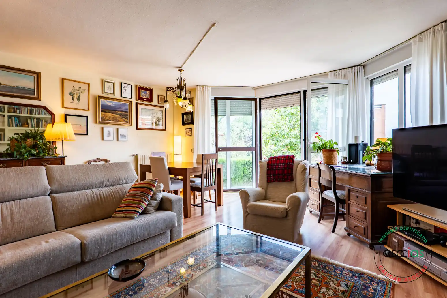Sala d'estar de Casa o xalet en venda en Siero amb Calefacció, Jardí privat i Parquet