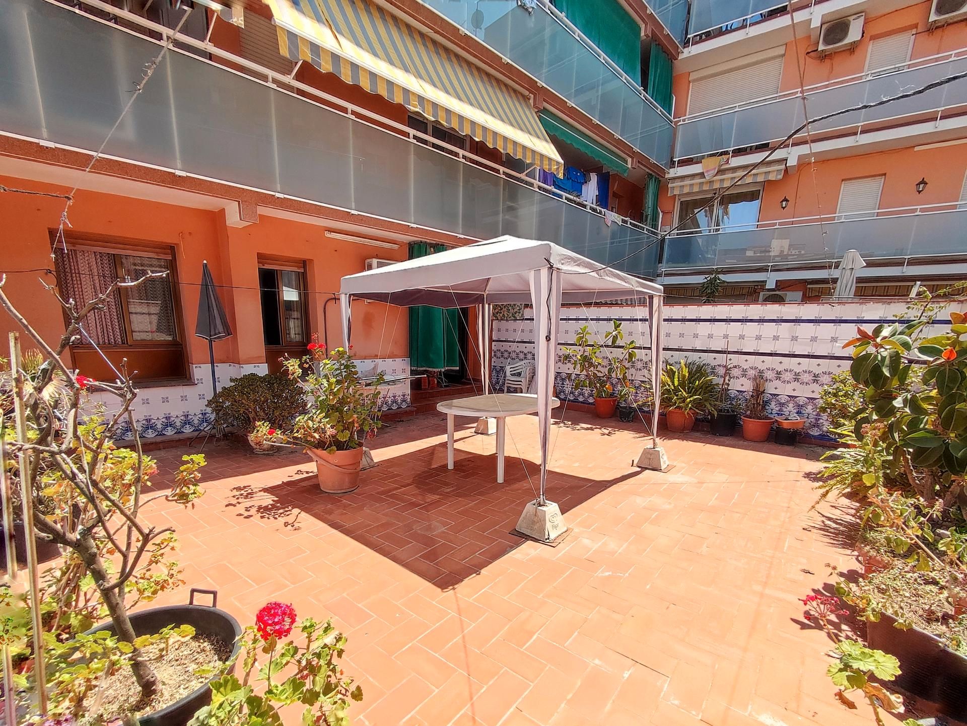 Terrassa de Planta baixa en venda en Cornellà de Llobregat amb Terrassa