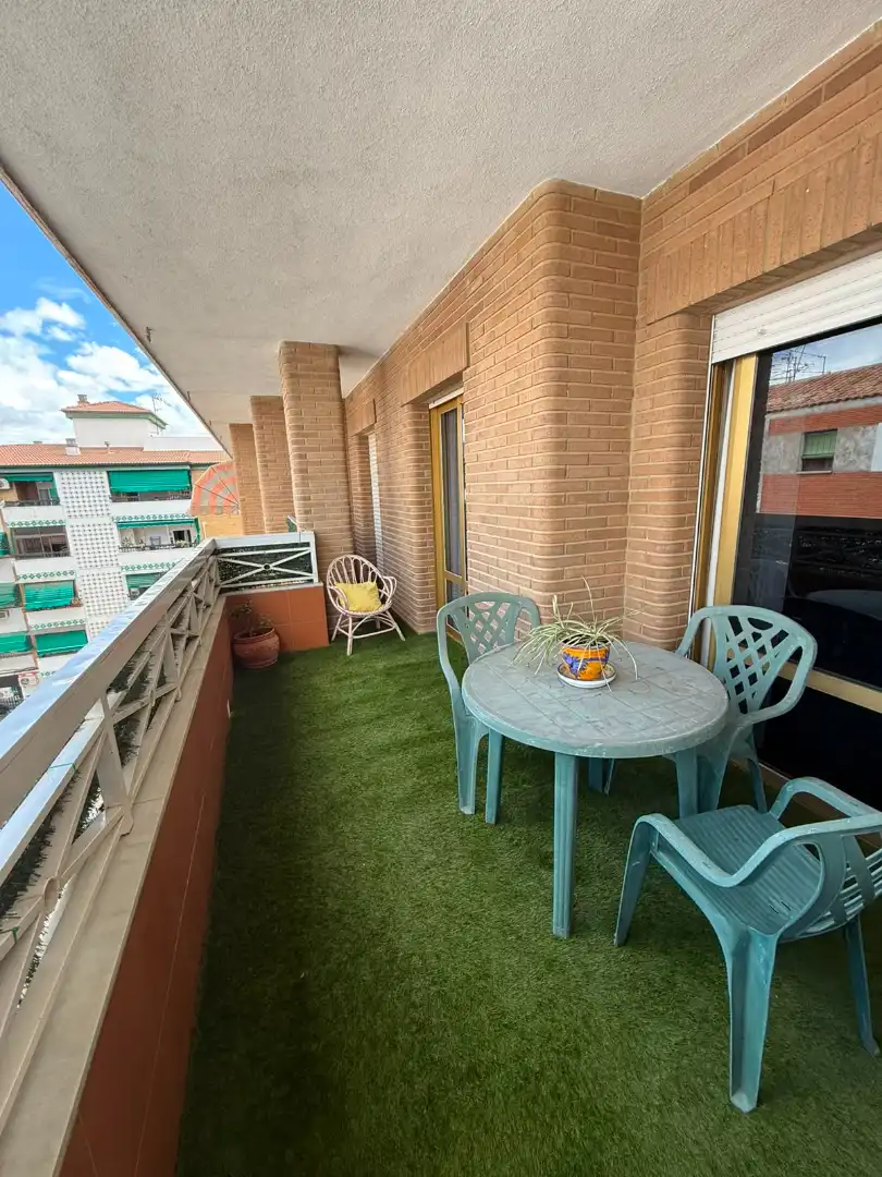 Terrasse von Wohnung zur Miete in Linares mit Klimaanlage, Terrasse und Möbliert