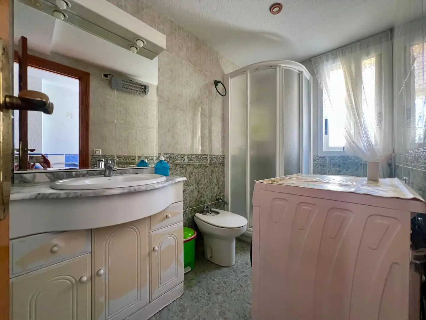 Baño de Piso en venta en Benidorm con Aire acondicionado, Terraza y Amueblado