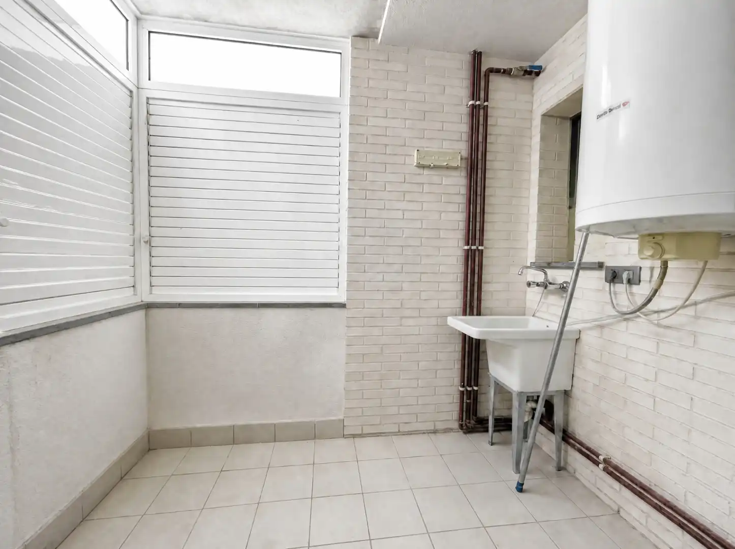 Bathroom of Flat for sale in Roses  with Air Conditioner, Heating and Terrace