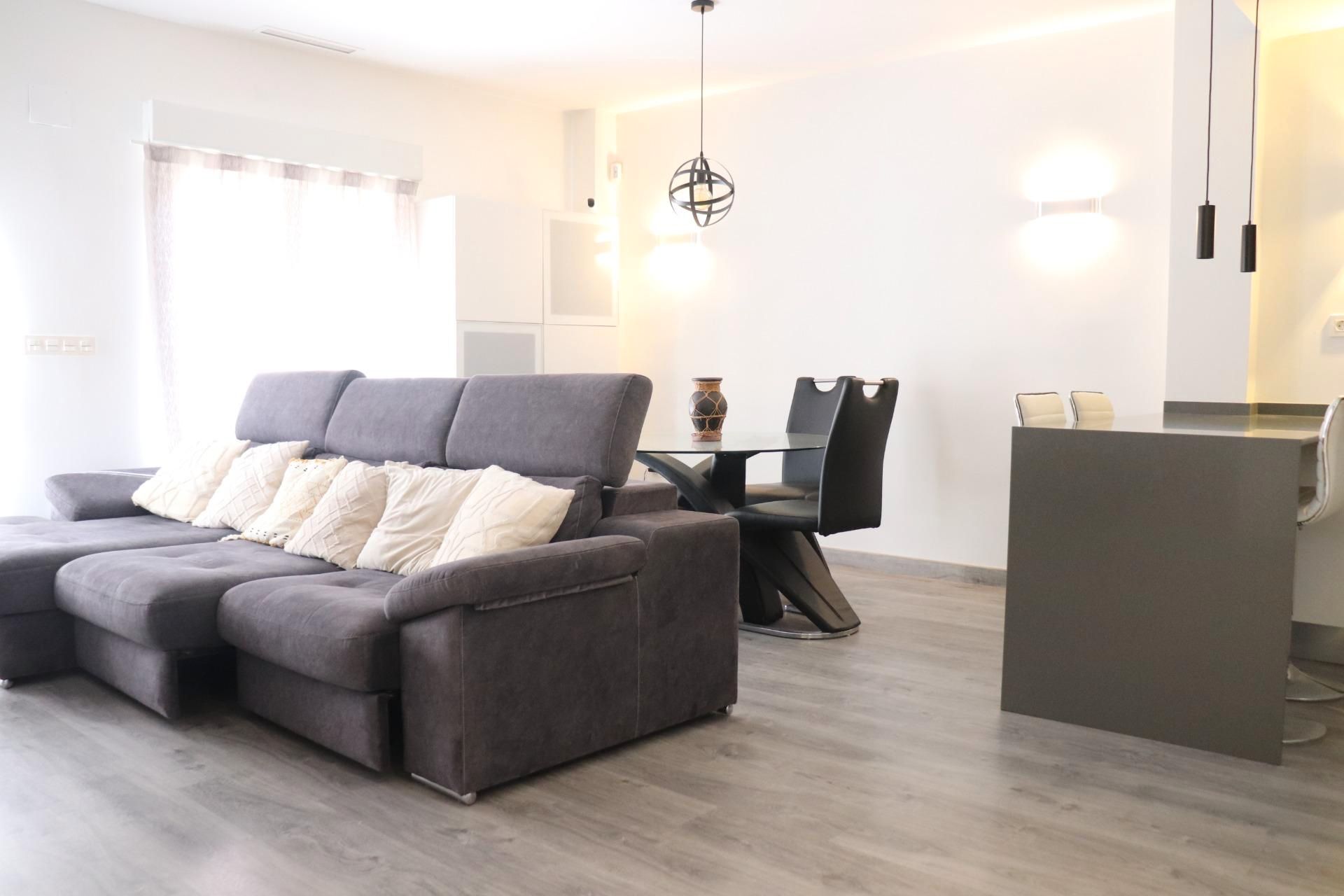 Sala d'estar de Pis de lloguer en Elche / Elx amb Aire condicionat, Moblat i Forn