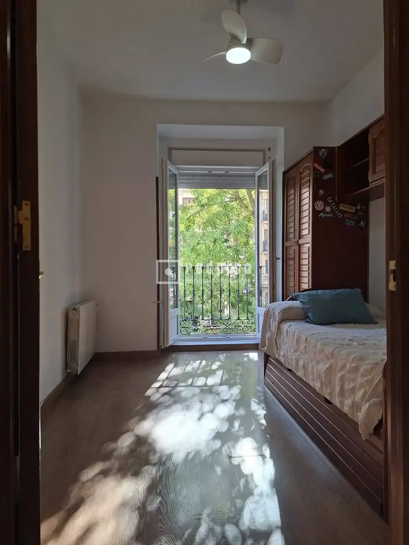 Schlafzimmer von Wohnung zur Miete in Madrid mit Heizung und Möbliert