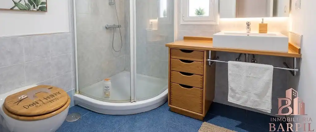 Bathroom of Attic for rent in Moaña  with Heating, Parquet flooring and Terrace