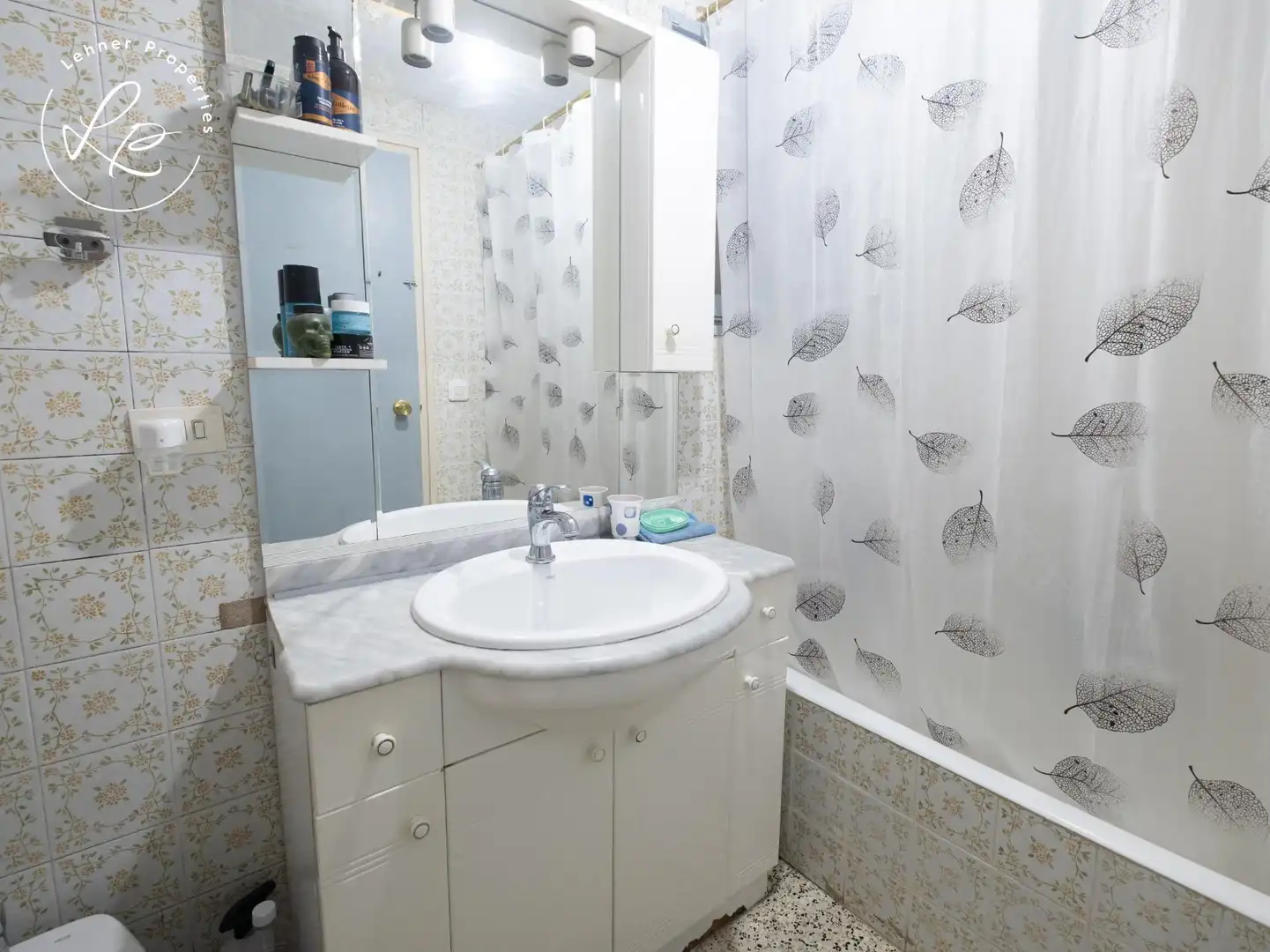 Bathroom of Flat for sale in Figueres