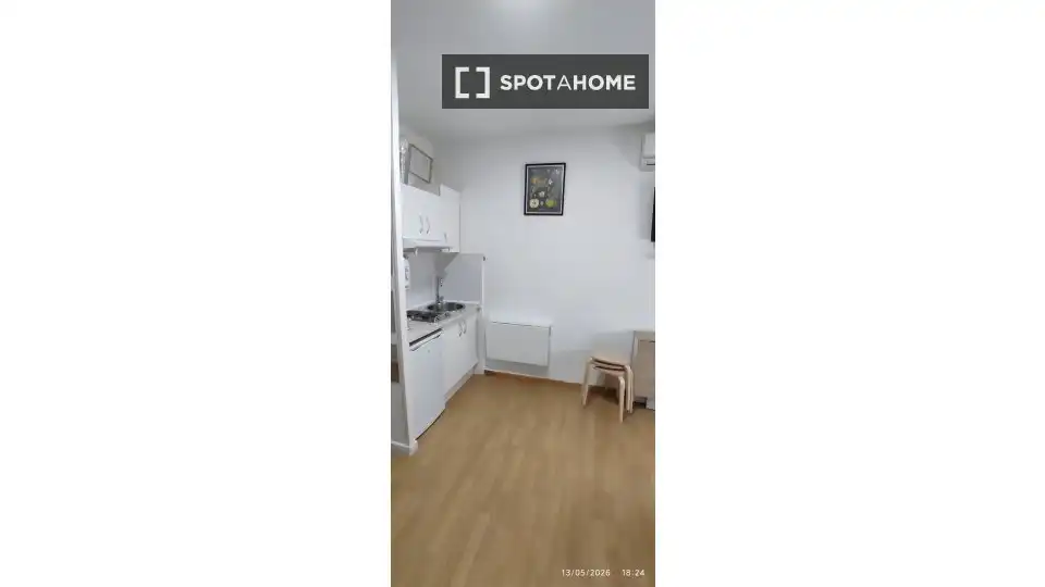 Bedroom of Study for share in Madrid  with Air Conditioner, Terrace and Furnished
