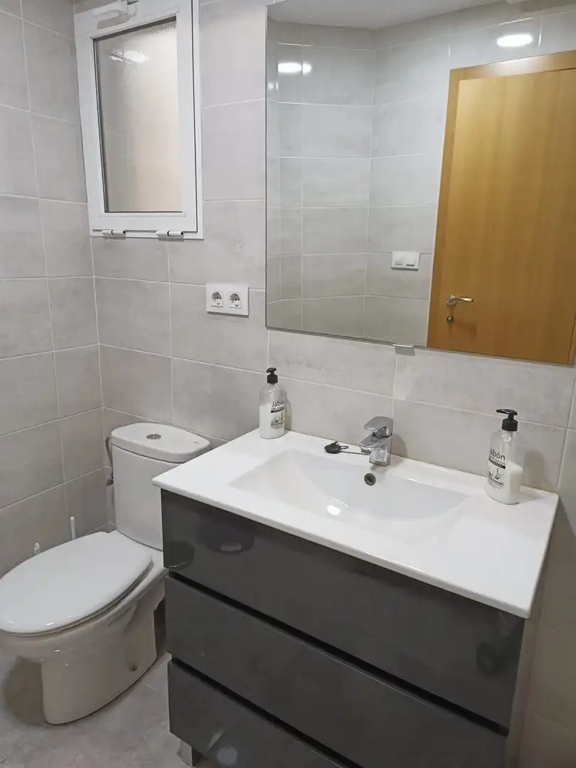 Baño de Piso de alquiler en Mislata con Aire acondicionado, Terraza y Amueblado