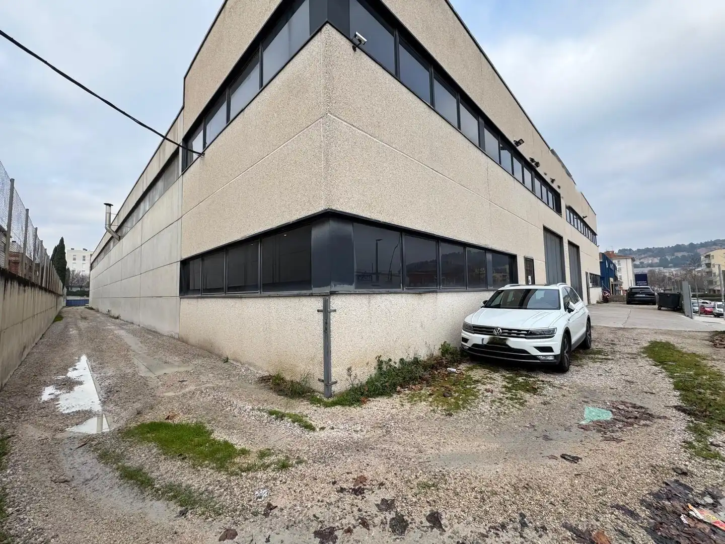 Außenansicht von Fabrikhallen zur Miete in Igualada