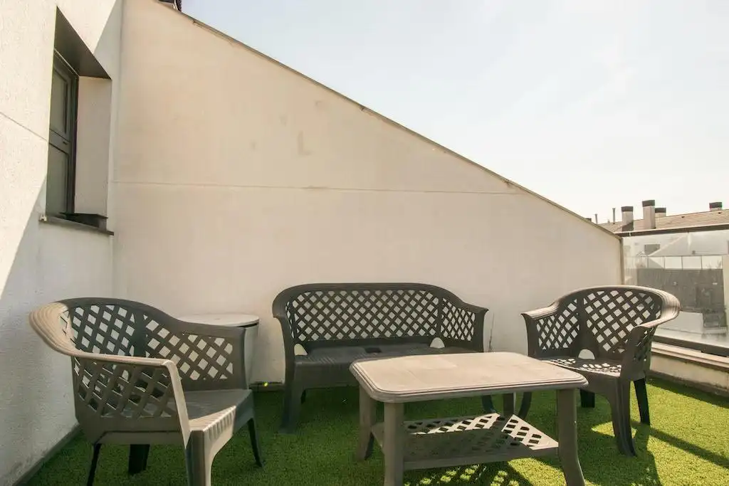 Terraza de Ático de alquiler en La Pobla de Vallbona con Aire acondicionado, Calefacción y Jardín privado