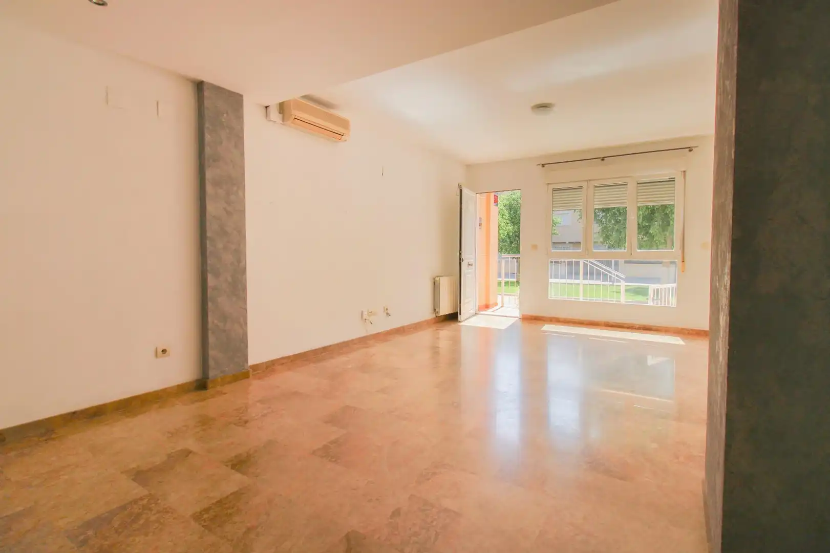 Sala d'estar de Casa adosada en venda en Puçol