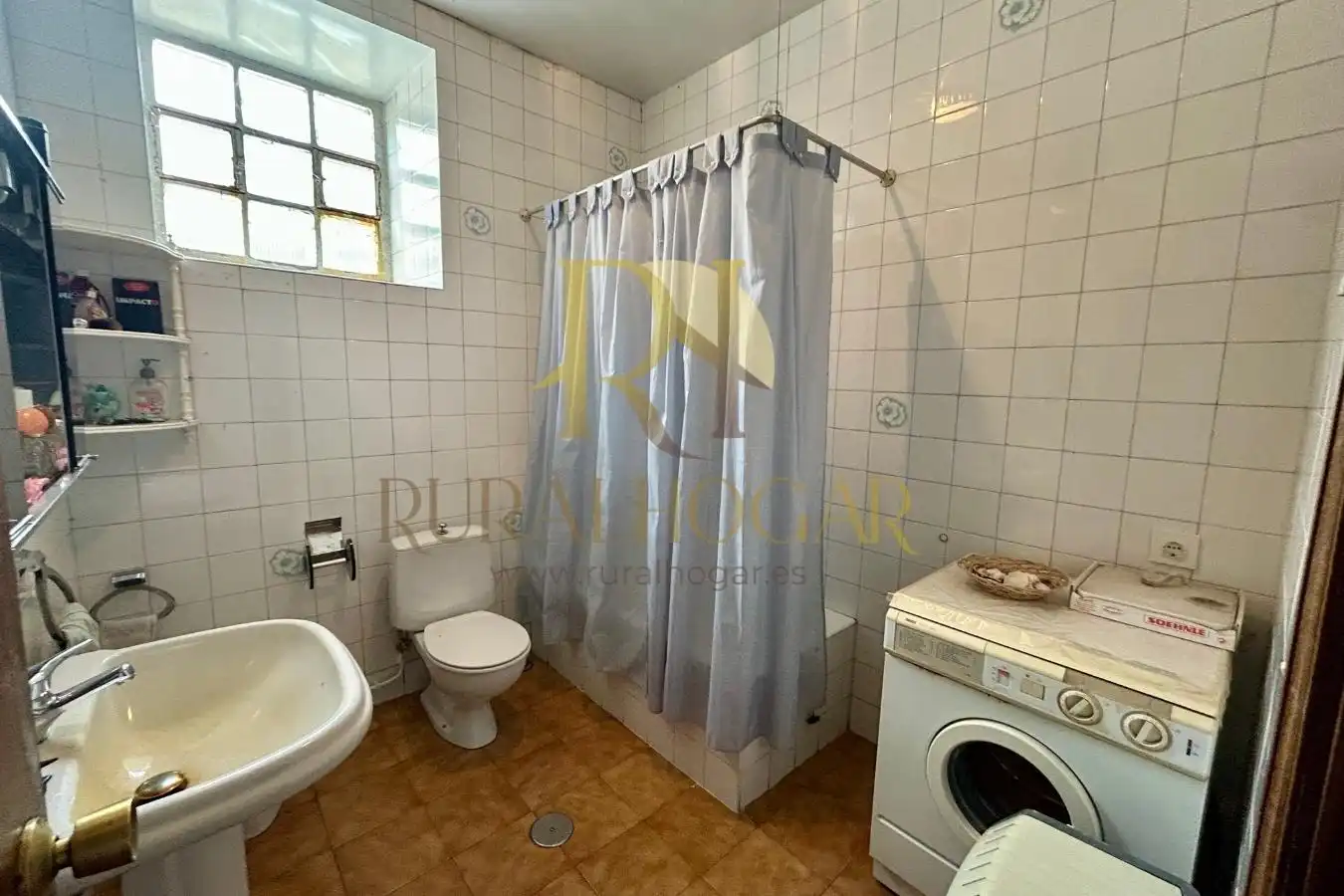Baño de Casa adosada en venta en Cabrillanes con Calefacción, Jardín privado y Amueblado