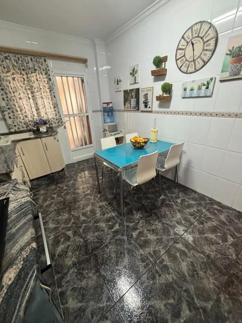 Casa adosada en venta en Calle MARIA DE ZAYAS-B SANTIAGO, 28, Miranda